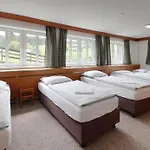 山林小屋 孜孜科瓦布达霍斯基酒店 *